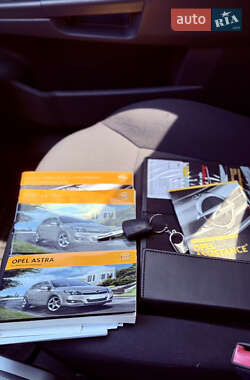 Хэтчбек Opel Astra 2013 в Киеве