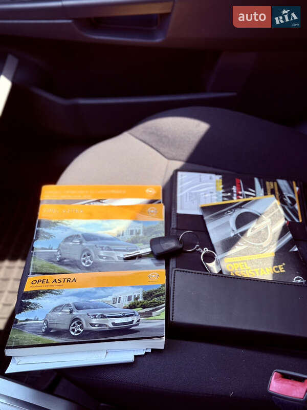 Хэтчбек Opel Astra 2013 в Киеве