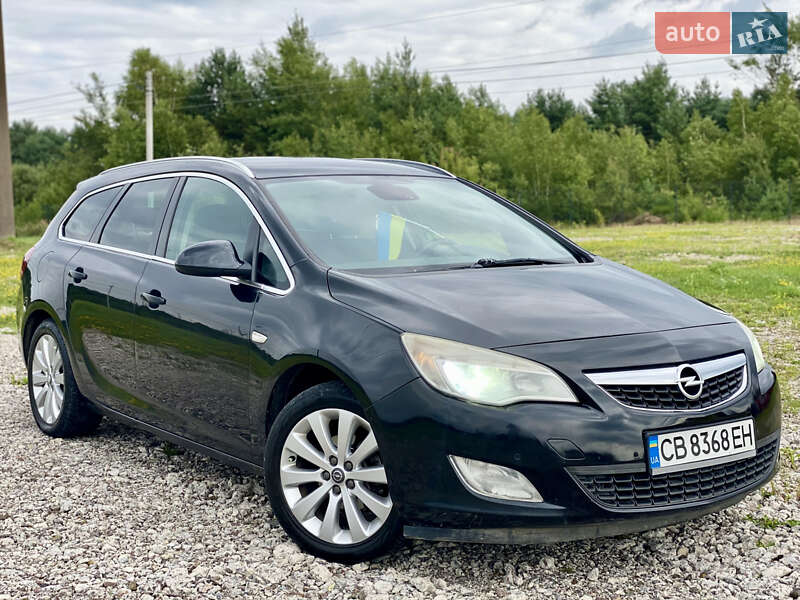 Універсал Opel Astra 2011 в Новояворівську