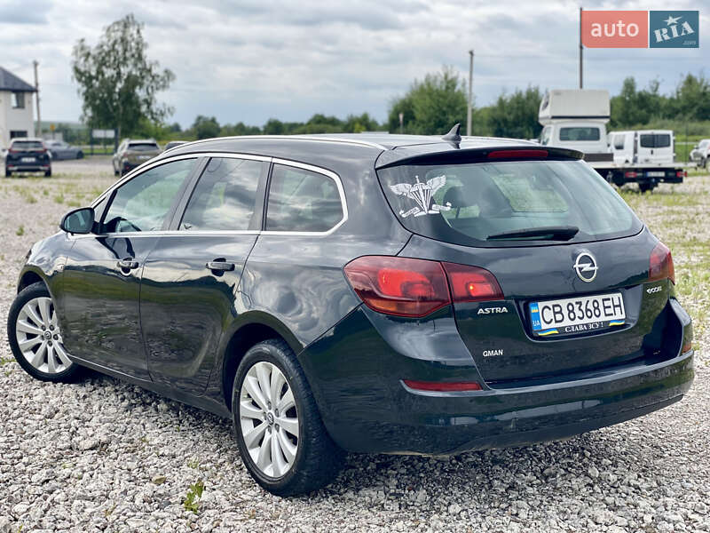 Універсал Opel Astra 2011 в Новояворівську