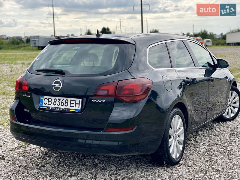 Універсал Opel Astra 2011 в Новояворівську