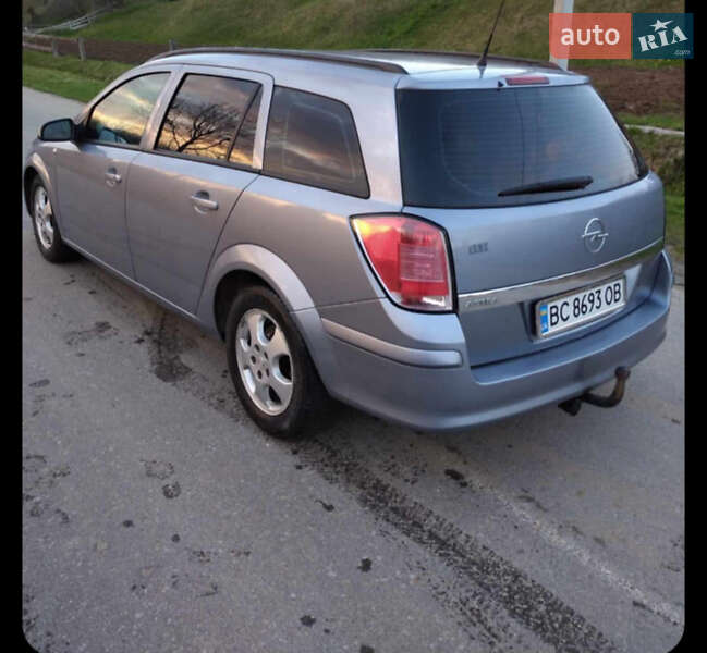 Універсал Opel Astra 2004 в Старому Самборі