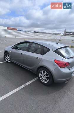 Хетчбек Opel Astra 2011 в 