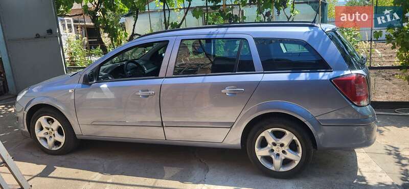 Универсал Opel Astra 2009 в Днепре