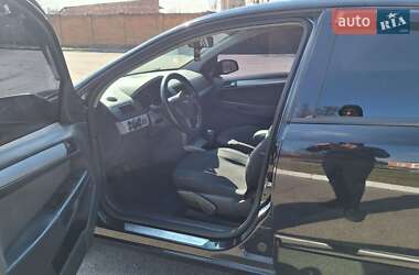 Хэтчбек Opel Astra 2004 в 