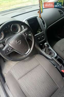Універсал Opel Astra 2013 в 