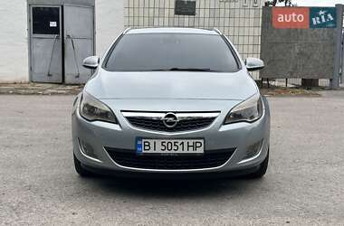 Универсал Opel Astra 2011 в Полтаве
