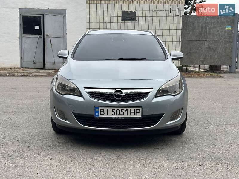 Opel Astra 2011