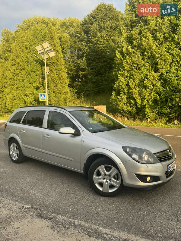 Универсал Opel Astra 2008 в Турке