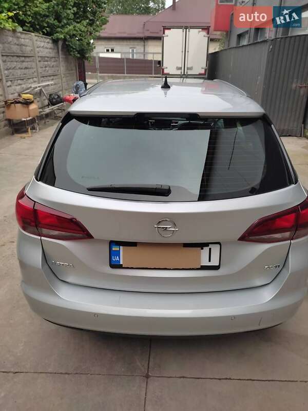 Универсал Opel Astra 2018 в Новояворовске