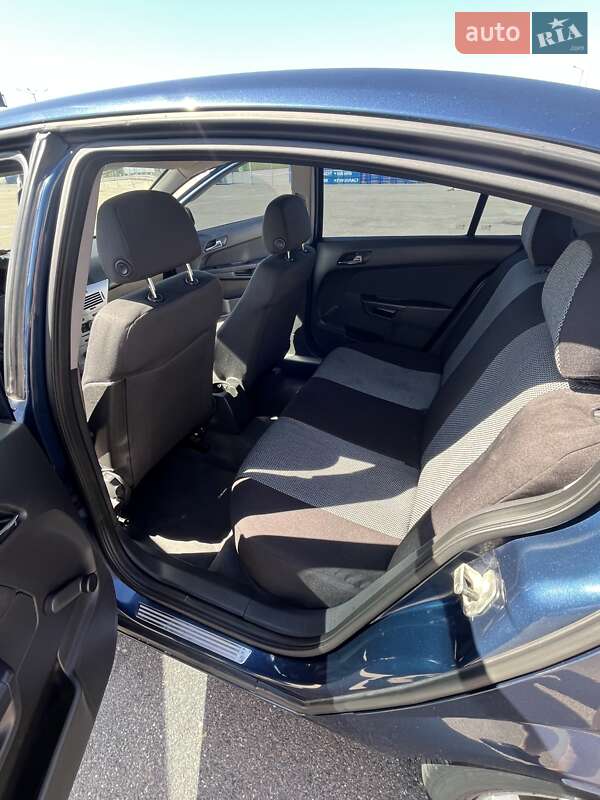 Седан Opel Astra 2012 в Львове фото 3 Седан Opel Astra 2012 в Львове