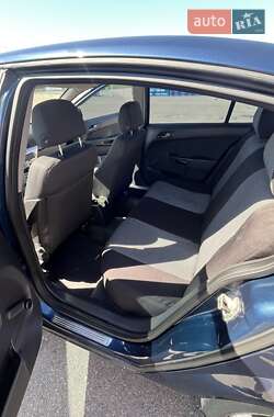 Седан Opel Astra 2012 в 