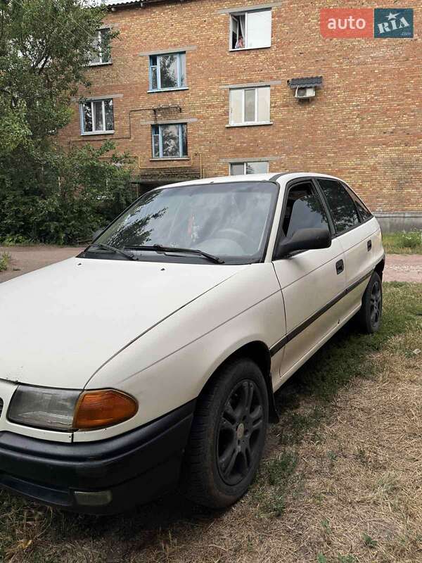 Хэтчбек Opel Astra 1995 в Киеве фото 3 Хэтчбек Opel Astra 1995 в Киеве