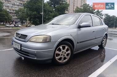 Хэтчбек Opel Astra 2004 в 