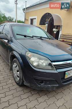Хэтчбек Opel Astra 2005 в 