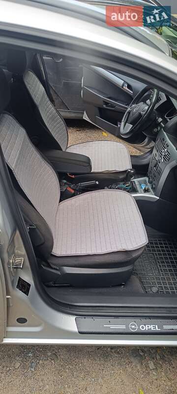 Универсал Opel Astra 2009 в Ивано-Франковске