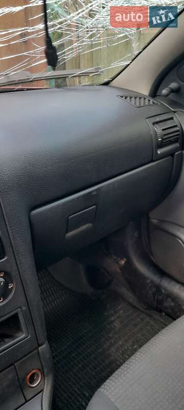 Седан Opel Astra 2006 в Звенигородке