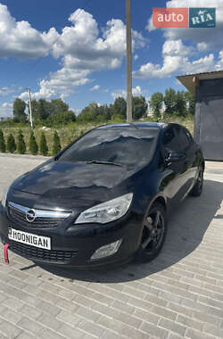 Хэтчбек Opel Astra 2010 в Золочеве