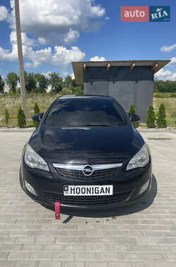 Хэтчбек Opel Astra 2010 в 