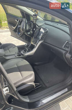 Хэтчбек Opel Astra 2010 в 