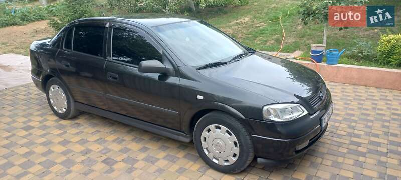 Седан Opel Astra 2007 в Высоком