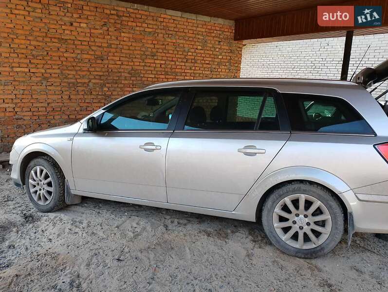 Универсал Opel Astra 2009 в Золочеве