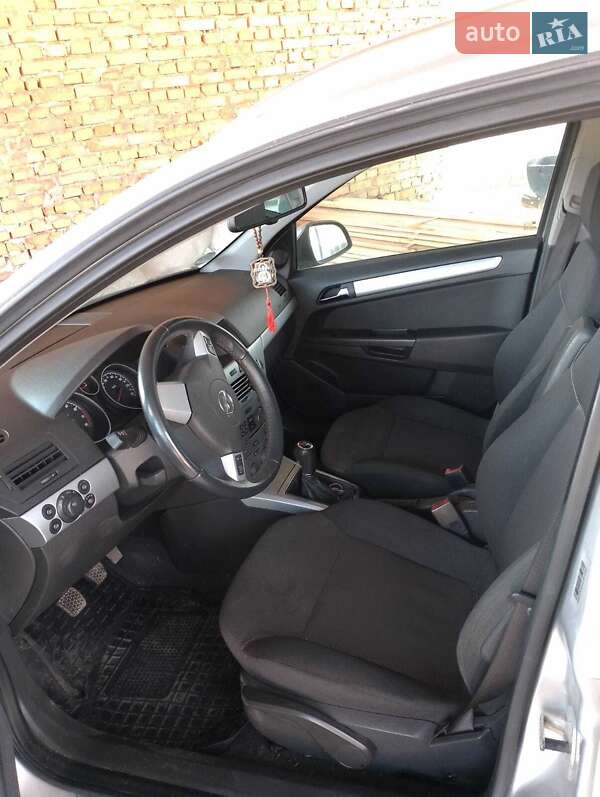 Универсал Opel Astra 2009 в Золочеве