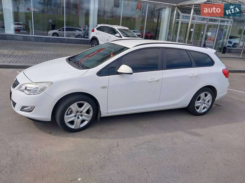 Opel Astra 2011