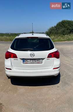 Универсал Opel Astra 2011 в 