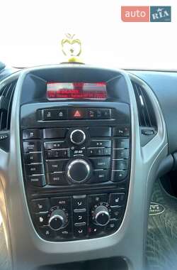 Универсал Opel Astra 2011 в 