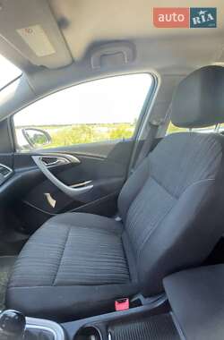 Универсал Opel Astra 2011 в 