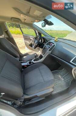 Универсал Opel Astra 2011 в 