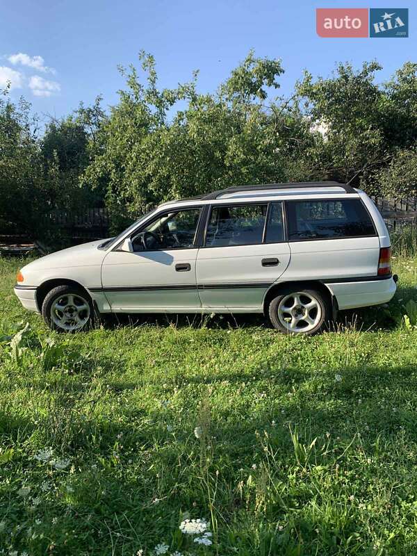 Универсал Opel Astra 1993 в Березному