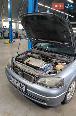 Хэтчбек Opel Astra 2004 в 
