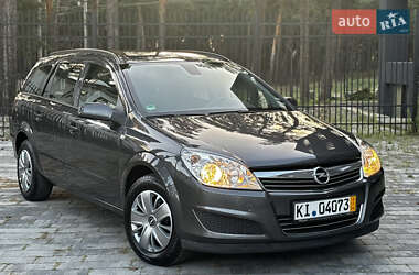 Універсал Opel Astra 2009 в Охтирці