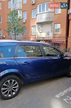 Универсал Opel Astra 2010 в 