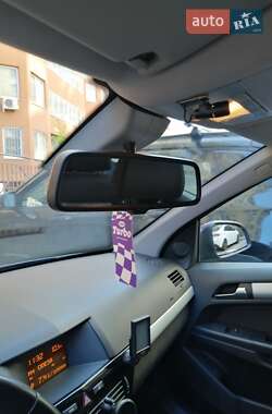 Универсал Opel Astra 2010 в 