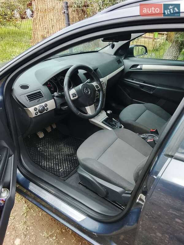 Универсал Opel Astra 2007 в Долине