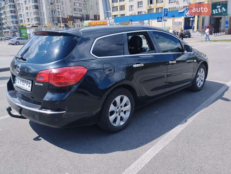 Універсал Opel Astra 2013 в Києві