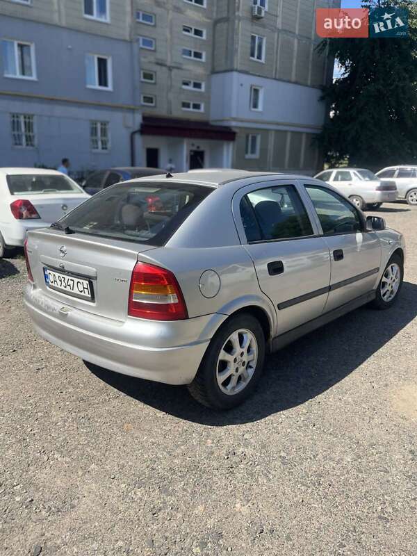Хэтчбек Opel Astra 1999 в Умани