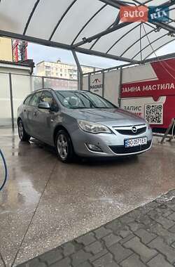 Універсал Opel Astra 2011 в Чернівцях