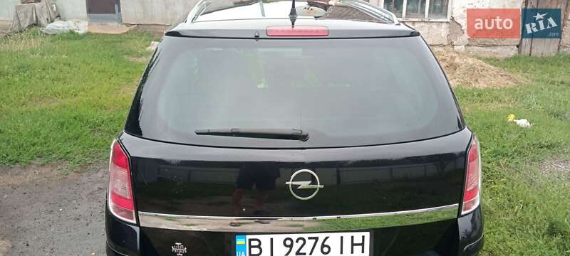 Универсал Opel Astra 2006 в Карловке