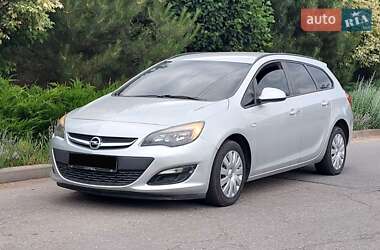 Універсал Opel Astra 2014 в Дніпрі