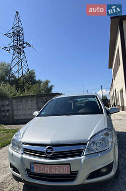 Универсал Opel Astra 2009 в Калуше