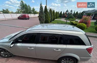 Универсал Opel Astra 2010 в 