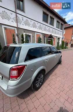 Универсал Opel Astra 2010 в 