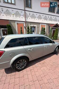 Универсал Opel Astra 2010 в 