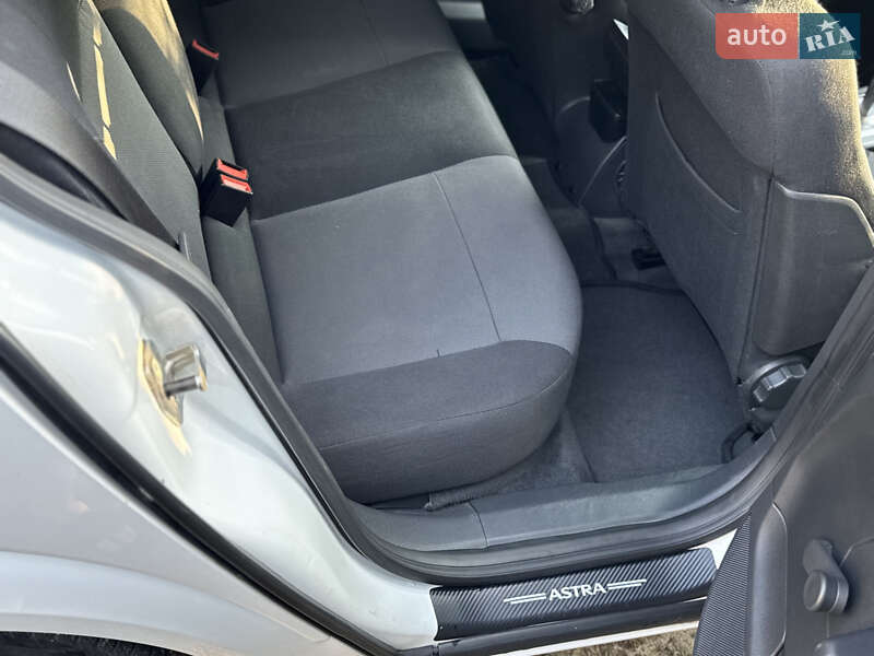 Хэтчбек Opel Astra 2012 в Черновцах