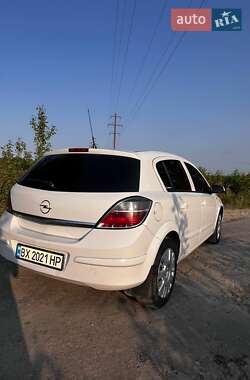 Хэтчбек Opel Astra 2008 в Новой Ушице