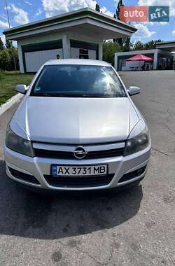 Хэтчбек Opel Astra 2005 в 